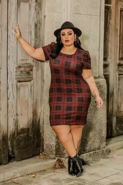 Vestido Midi Canelado Manga Bufante Plus Size Xadrez Preto Com Marsala - Ímpeto Modas