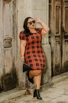 Vestido Midi Canelado Manga Bufante Plus Size Xadrez Preto Com Terracota - Ímpeto Modas