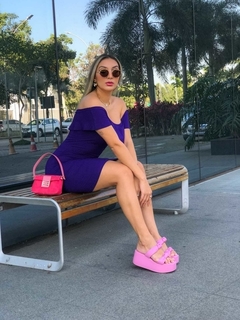 Vestido Curto Canelado Babado em Cima Violeta na internet