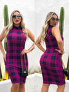 Vestido Midi Canelado Gola Alta Sem Manga Xadrez Preto Com Fúcsia