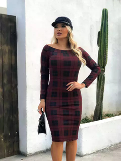 Vestido Midi Ombro a Ombro Manga Longa Xadrez Preto Com Marsala - comprar online