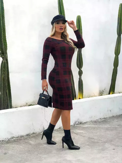 Vestido Midi Ombro a Ombro Manga Longa Xadrez Preto Com Marsala - Ímpeto Modas