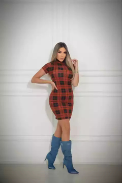 Vestido Curto Gola Alta Com Manguinha Xadrez Terracota na internet