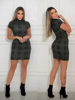 Vestido Curto Gola Alta Com Manguinha Xadrez Verde Militar