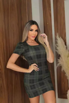 Vestido Curto Canelado Manga Bufante Xadrez Preto Com Verde Militar - Ímpeto Modas