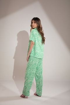 Imagem do Camisa Eloah - Zebra Print Verde