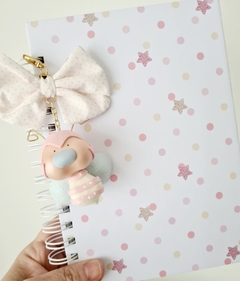 CADERNO COM CHARM ABELHINHA GABI