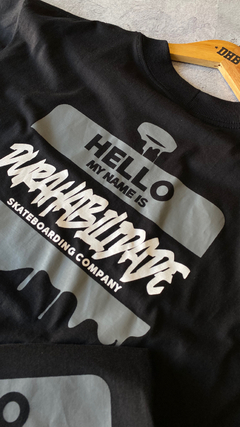 Camiseta DHB Preta Hello na internet