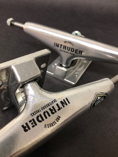 Truck Intruder MID 149mm Silver na internet