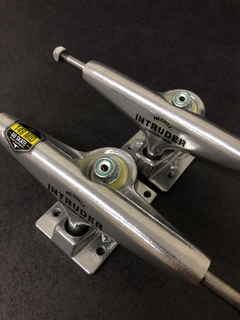 Truck Intruder MID 149mm Silver - DURAHABILIDADE SKATESHOP