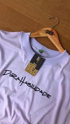 CAMISETA DHB LOGO CALIGRAFIA LILÁS na internet