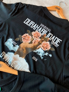 Camiseta DHB Hands and Flowers Preta na internet