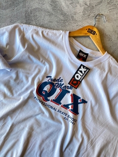 Camiseta QIX trade mark branca/azul - comprar online