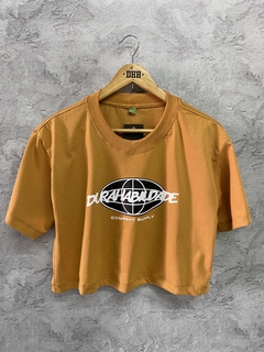 Cropped DHB Globe caramelo