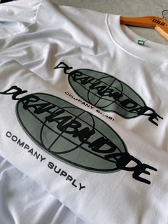 Camiseta DHB branca Globe - DURAHABILIDADE SKATESHOP