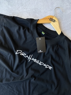 Camiseta DHB caligrafia Preta na internet