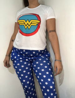 Pijama estampado MUJER MARAVILLA - comprar online