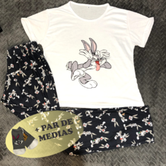 COMBO PIJAMA ESTAMPADO BUGS BUNNY MAS MEDIAS