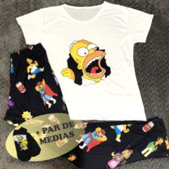 COMBO PIJAMA ESTAMPADO HOMERO PANTALON NEGRO MAS MEDIAS