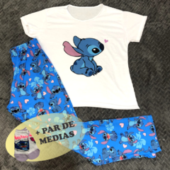 COMBO PIJAMA ESTAMPADO STITCH MAS MEDIAS