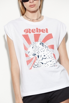 REMERA TWO REBEL en internet