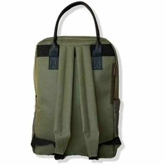 Imagen de MOCHILA MATERNAL POLY VERDE OPACO