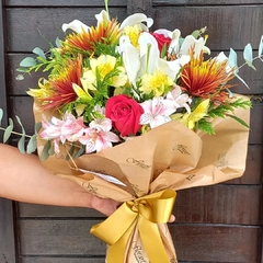 Ramalhete mix flores com lírios. - comprar online