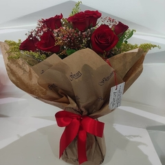 Ramalhete com 06 rosas na internet