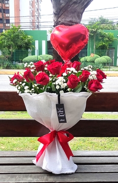 Ramalhete com 10 rosas vermelhas - comprar online