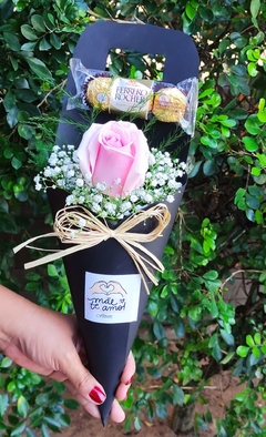 Cone black com girassol ou rosas - loja online