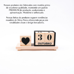 Imagem do Kit Calendário de Mesa Preto + Bandeja + Cubo Coração