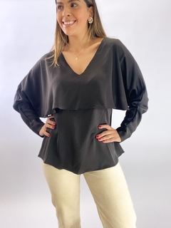 BLUSA CAPA SEDA | PRETO na internet