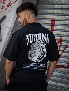 Remera Oversize Medusa