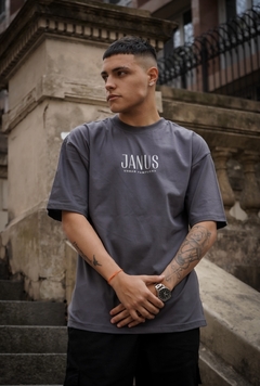 Remera Oversize Janus - comprar online