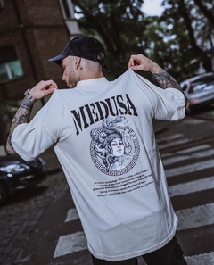 Remera Oversize Medusa