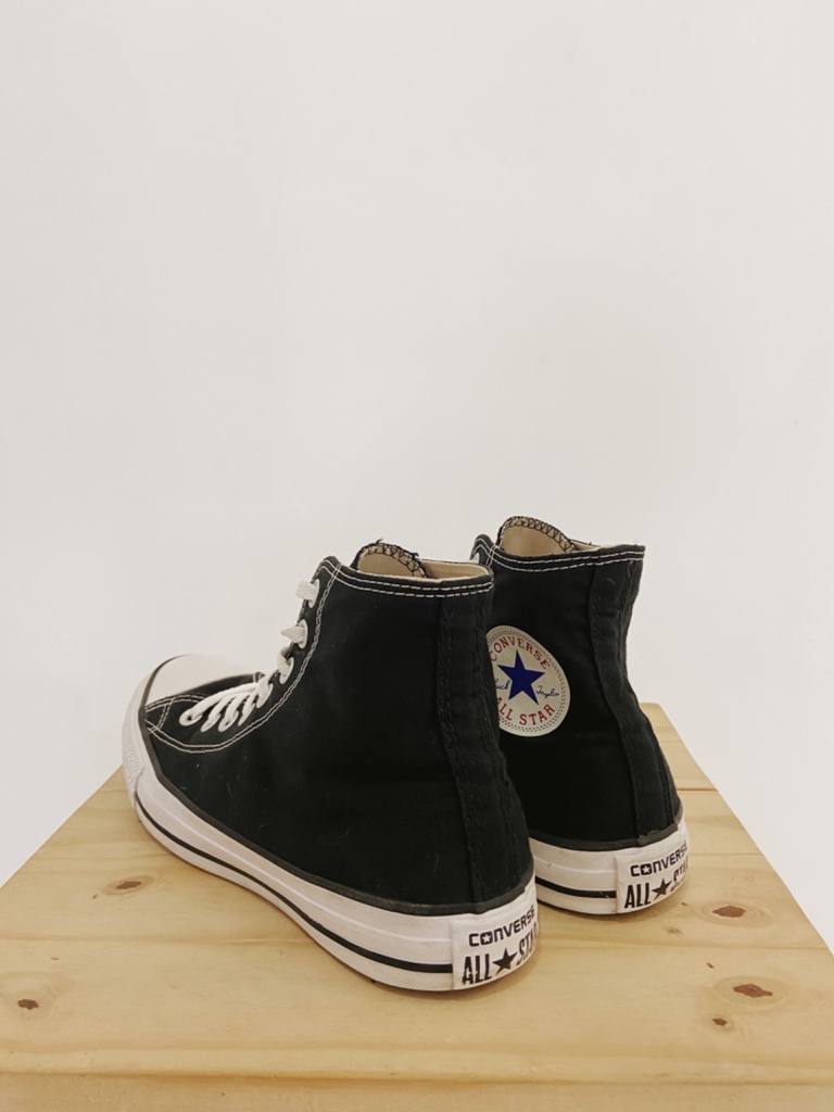 Emilia Brechó - Bota All Star cano Big Tower num.35 Raridade aqui na loja  👌 Em ótimo estado! 🏷50.00📌vendida Compre on-line e retire na loja quando  puder! Aceito transferência ou Boleto . . . . . . #