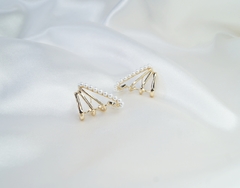 ear hook liso no ouro 18k, ear hook com pérolas