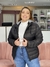 Jaqueta puffer em nylon com capuz destacável plus size