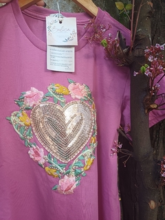 T-shirt [M] Coração c flores rosa - loja online