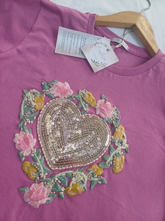 T-shirt [M] Coração c flores rosa - comprar online