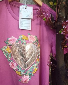 T-shirt [M] Coração c flores rosa
