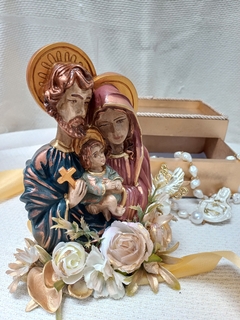 Imagem do Caixa c Terço e Sagrada Família rosa