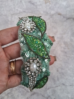 Tiara Verde folhas pérolas e strass - loja online