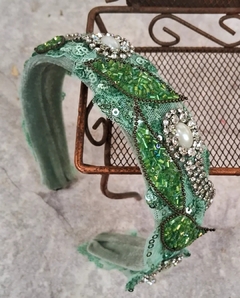 Tiara Verde folhas pérolas e strass