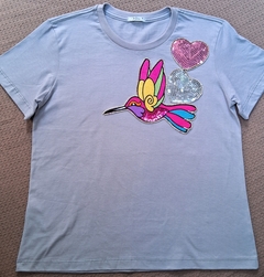 T-shirt (M) cinza beija-flor e corações c strass - bulicaflor