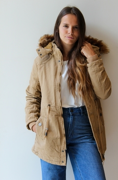 Parka Arena Gabardina c/Corderito Y Capucha Piel - comprar online