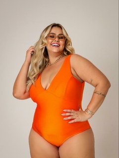 Maiô Decote V Plus Size