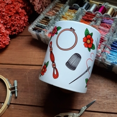 Caneca Queridinhos do Bordado - ÚLTIMA UNIDADE - Yaoot Bordados