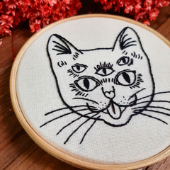 Quadro bastidor bordado - Gato - comprar online