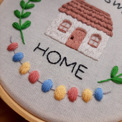 Quadro bastidor bordado - Home Sweet Home - Yaoot Bordados